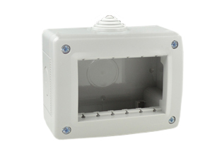 SURFACE MOUNT 3 GANG INSULATED MODULAR DEVICE WALL BOX, IP40 RATED. ACCEPTS 67.5mmX45mm, 45mmX45mm, 22.5mmX45mm MODULAR SIZE DEVICES. GRAY.
<br><font color="yellow">Notes: </font>
<BR><font color="yellow">*</font> View European, British, International Outlets / Switches. <a href="https://www.internationalconfig.com/modular_electrical_devices.asp" style="text-decoration: none">[ Entire Modular Device Series ]</a> 
 
<br><font color="yellow">*</font> Box has four knockouts and one membrane gland cable entry.