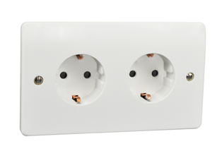 EUROPEAN SCHUKO 16 AMPERE-250 VOLT DUPLEX OUTLET, CEE 7/3 TYPE F (EU1-16R), SHUTTERED CONTACTS, (86mmX146mm SIZE), FLUSH MOUNT OR PANEL MOUNT. WHITE. 

<BR><font color="yellow">Notes:</font>
<BR><font color="yellow">*</font> European wall boxes = #72355X47D, 72355X35D, 72355-F, 72365.
<BR><font color="yellow">*</font> Weatherproof versions available. Use #74790-B2 (IP66 rated), #74790-DX (IP54 rated).
<BR><font color="yellow">*</font> American 2x4 wall box mount applications = view outlet #70114-DW.
<BR><font color="yellow">*</font> European Schuko connectors, plugs, inlets, outlets, GFCI/RCD sockets, power strips, power cords, plug adapters in related products. Scroll down to view.