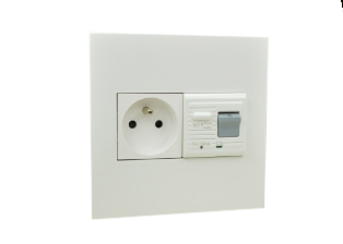 FRANCE, BELGIUM  <font color="yellow"> GFCI (RCBO/RCD) </font> OUTLET, 16 AMPERE-230 VOLT, 50/60 Hz, <font color="yellow">10mA TRIP</font>, CEE 7/5 TYPE E (FR1-16R), SHUTTERED CONTACTS, TEST / RESET BUTTON, INDICATOR LIGHT, 2 POLE-3 WIRE GROUNDING (2P+E), FLUSH MOUNTS ON  STANDARD AMERICAN 2 GANG WALL BOX. WHITE.

<BR><font color="yellow">Notes:</font>
<BR><font color="yellow">*</font> Downstream outlets can be protected. Use on single phase 230 volt circuits only.
<BR><font color="yellow">*</font> Latched RCD, No reset after power failure. RCBO (single pole + neutral) provides over current protection.
<BR><font color="yellow">*</font> Not for use on life support, medical equipment, refrigeration equipment.  
<BR><font color="yellow">*</font> GFCI (RCBO/RCD) outlets are available for all countries. Contact us.  
