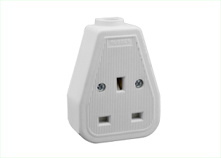 UK, BRITISH, UNITED KINGDOM CONNECTOR, 13 AMPERE-250 VOLT REWIREABLE IN-LINE CONNECTOR, BS 1363A TYPE G (UK1-13R), SHUTTERED CONTACTS, 2 POLE-3 WIRE GROUNDING (2P+E), WHITE.  

<br><font color="yellow">Notes: </font> 
<br><font color="yellow">*</font> Max. Cord O.D. = 0.393" (10mm).
<br><font color="yellow">*</font> Material: PP / Rubber.
<br><font color="yellow">*</font> Temp. Range: -5C - to +40C.

<br><font color="yellow">*</font> BRITISH UK Extension Cords, Type G, Weatherproof IP44, GFCI/RCD versions. View:<a href="https://internationalconfig.com/icc6.asp?item=UK-Extension-Cords" style="text-decoration: none"> UK-Extension-Cords</a>.
<br><font color="yellow">*</font> British, United Kingdom Extension Cords, Plugs, Power Cords, Outlets, Power Strips, GFCI-RCD Receptacles, Sockets, Connectors, Plug Adapters listed below in related products. Scroll down to view.
 
 