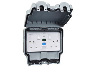 BRITISH, UNITED KINGDOM 13 AMPERE-230 VOLT <font color="yellow"> WEATHERPROOF GFCI (RCD) DUPLEX OUTLET, 10mA TRIP </font>, IP66 RATED (COVER CLOSED) <font color="yellow"> (**) </font>, 50Hz, BS 1363 (UK1-13R) TYPE G SOCKETS, SHUTTERED CONTACTS, 2 POLE-3 WIRE GROUNDING (2P+E), IMPACT RESISTANT. GRAY.

<BR><font color="yellow"> Notes:</font>
<BR><font color="yellow">**</font> Cover can be closed & locked over down angle plugs (not all angle plug variations). 
<BR><font color="yellow">*</font> M20 knockout cable entries (top, bottom, sides), "Earth" grounding terminals.
<BR><font color="yellow">*</font> Enclosure UV stabilized PC, Temp. rating = -5C to +40C.
<br><font color="yellow">*</font> Passive design [automatic reset], will not trip on power failure.
<BR><font color="yellow">*</font> British, United Kingdom power cords, plugs, GFCI-RCD outlets, connectors, socket strips, extension cords, plug adapters listed below in related products. Scroll down to view.




 
 
  
