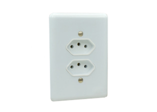 BRAZIL 10 AMPERE - 250 VOLT DUPLEX POWER OUTLET, NBR 14136 (BR2-10R) TYPE N, 2 POLE-3 WIRE GROUNDING (2P+E). WHITE. 

<br><font color="yellow">Notes: </font> 
<br><font color="yellow">*</font> Mounts on American 2x4 wall boxes or panel mount.
<br><font color="yellow">*</font> Terminal screw torque = 0.6Nm.
